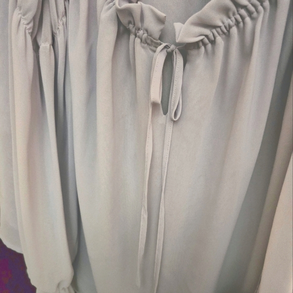 Feminine & Elegant Lavender Off the Shoulder Top from Vince Camuto, XL,Stunning! - Picture 4 of 7